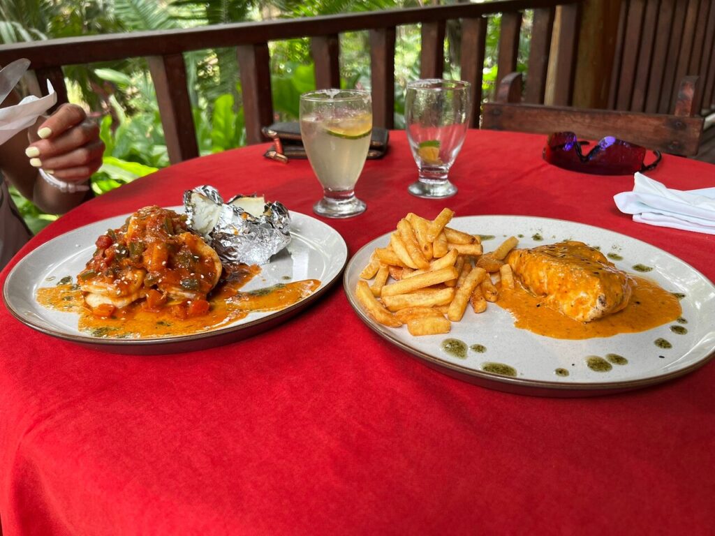 restaurantes en carrillos opciones gastronomicas locales