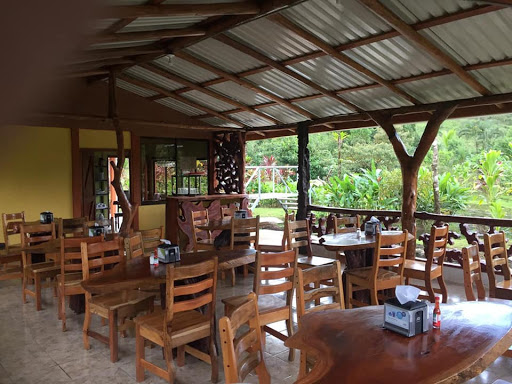Tilapiera Los Laguitos y Restaurante rio celeste